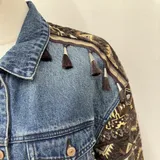 GIACCA DI JEANS CON DETTAGLI — foto 3