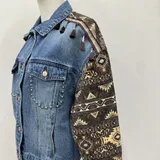 GIACCA DI JEANS CON DETTAGLI — foto 4