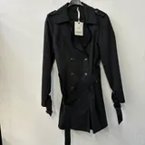 Cappotto trench lungo con tasche e bottoni — foto 4