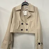 cappotto trench corto con bottoni — foto 3